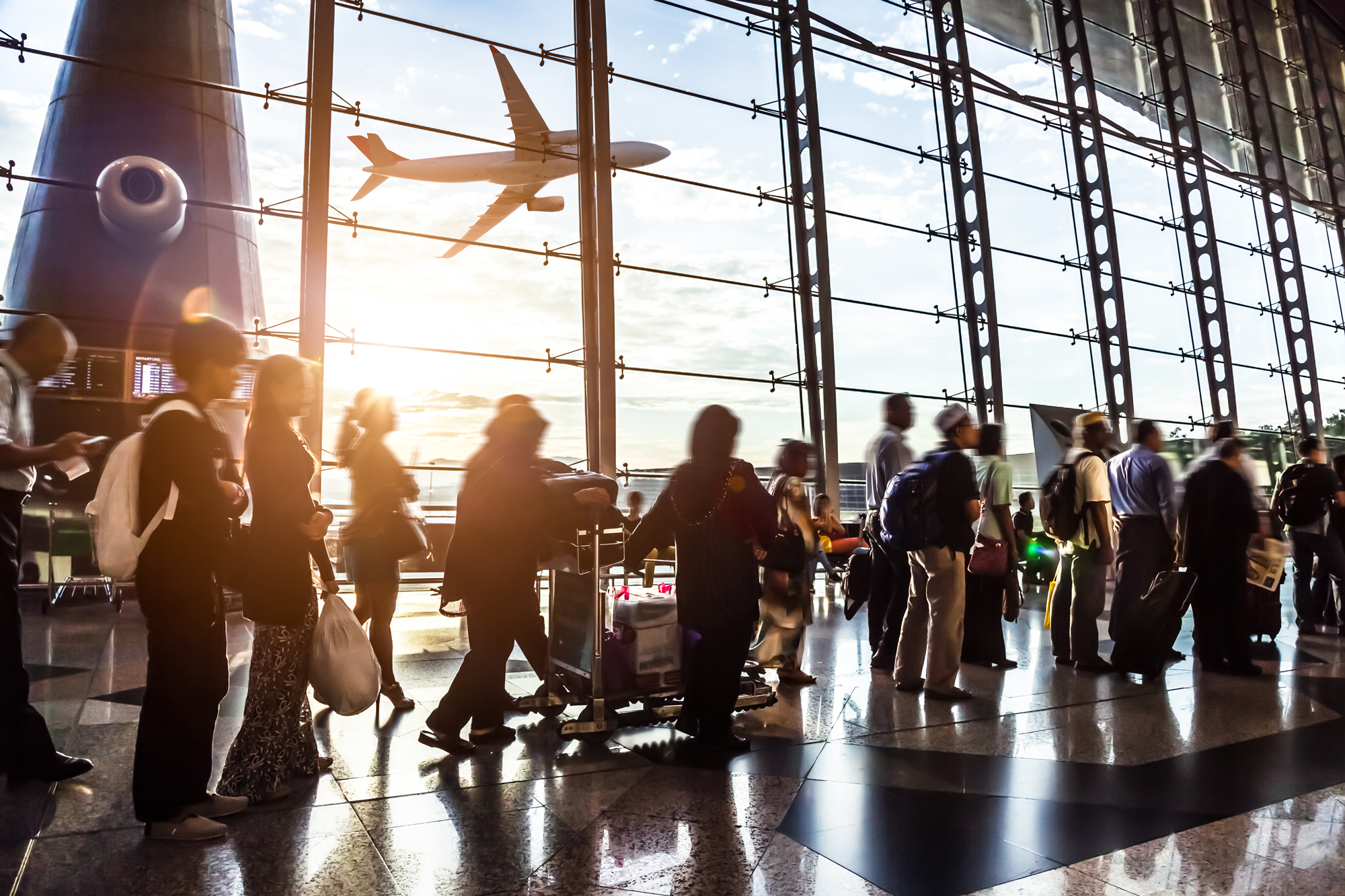 Airport Caps:<br/>Heathrow removes;<br/>Schiphol extends shutterstock 210042967